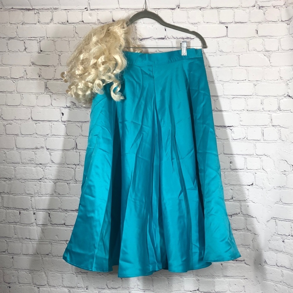 Costume 50’s style with wig